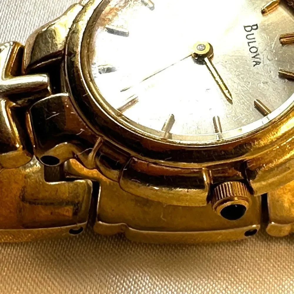 Bulova gold tone vintage chain round face watch
